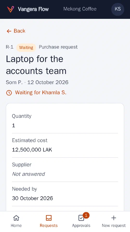The request in Vangera Flow on the manager's phone: waiting for Khamla S., with each question and its answer